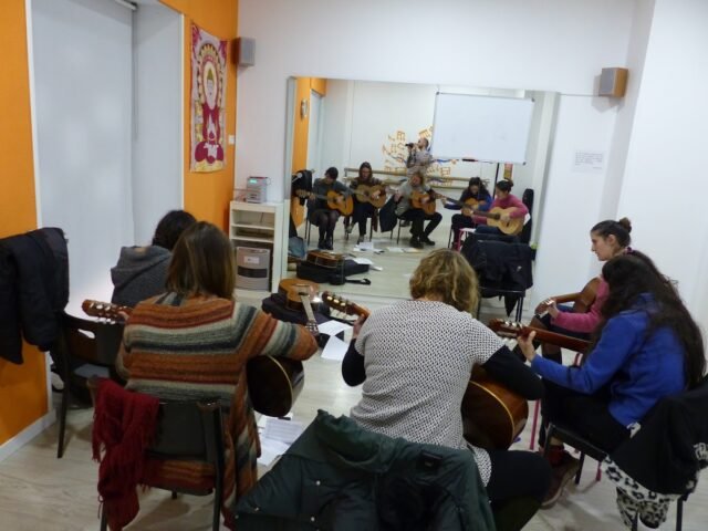 Disfruta de las clases GUITARRA Método Carlos Domínguez